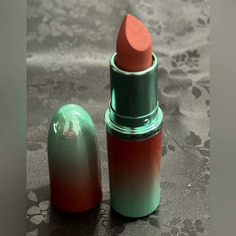 M·A·CXIMAL SILKY MATTE LIPSTICK IN SHADE VELVET TEDDY (NEW NO BOX)